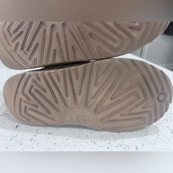 UGG Classic II Tan Boots Kids 12 VGUC - Picture 11 of 12